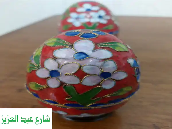 Old cloisonné eggs in good condition