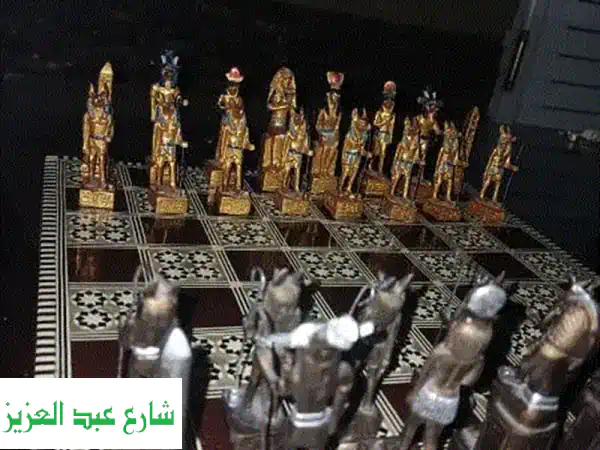 شطرنج فرعوني فاخر من الرخام - قطع فريدة وعلبة قطيفة