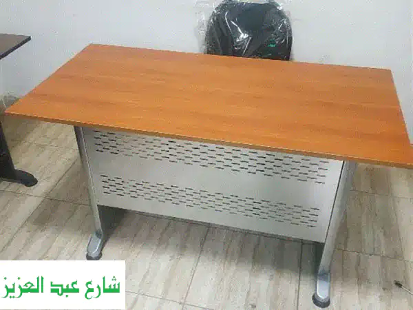مكتب شاسيه معدني مع قرصة خشب mdf