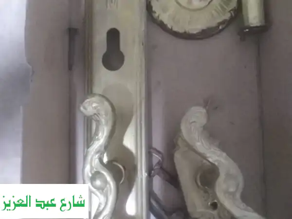 فرصة ذهبية! أكر أبواب وكوالين مستعملة بحالة ممتازة | نيكل ذهبي، بني | الهرم