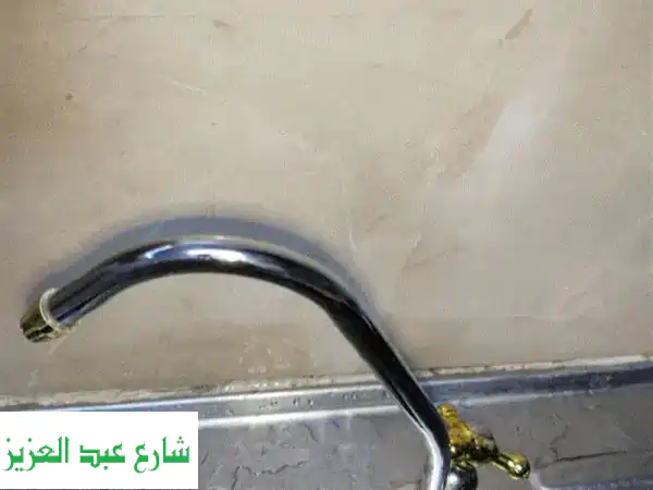 فلتر مياه ٧ مراحل أكوا أمريكي: مياه نقية وصحة لعائلتك بحالة ممتازة!