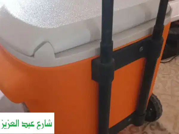 مبرد مياه كولمان الأصلي بالعجل - رفيق رحلاتك المثالي! سعة 23 كانز، وارد أمريكا بحالة ممتازة