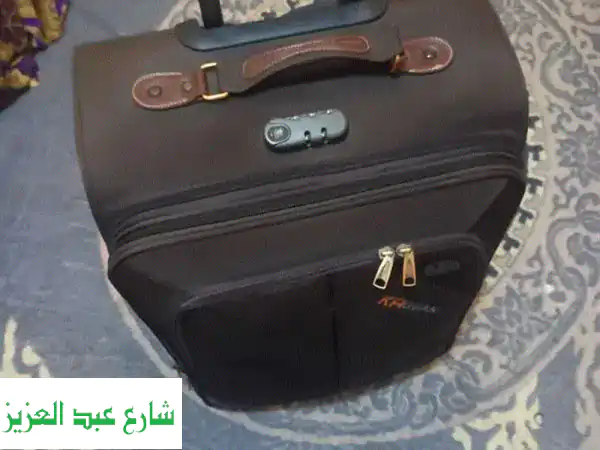 ارتقِ برحلاتك: شنطة سفر مستوردة أصلية | جودة لا تُضاهى، أناقة فائقة، كأنها جديدة!