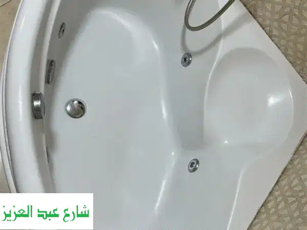 رفاهية لا تُضاهى: جاكوزي ايديال ستاندر بحالة ممتازة...
