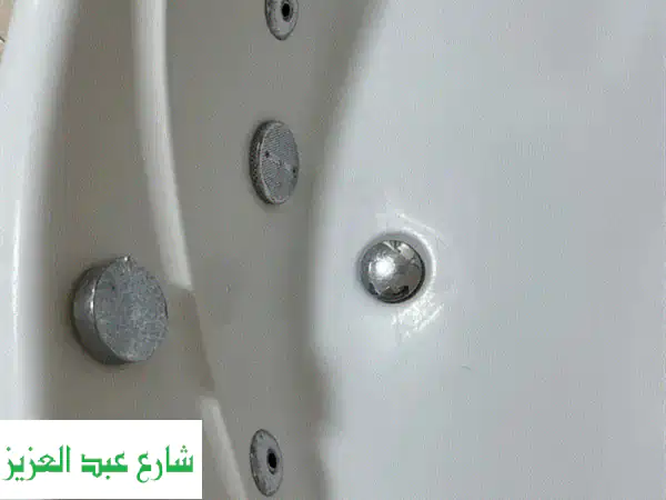 رفاهية لا تُضاهى: جاكوزي ايديال ستاندر بحالة ممتازة - للجادين بسموحة!