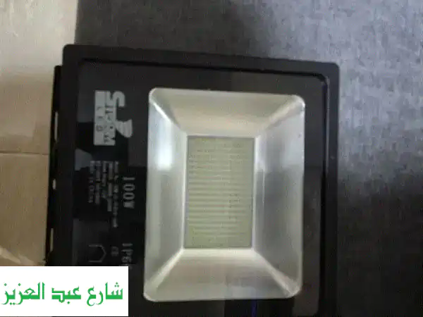 فرصة لا تعوض: 2 كشاف ليد 100 وات (جديد) - تصفية محل...