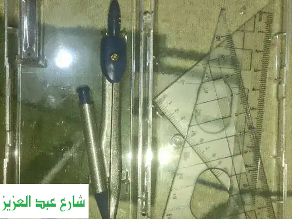 طقم أدوات هندسية ياباني فاخر 5 قطع (استعمال خفيف) | دقة واحترافية للرسم الهندسي