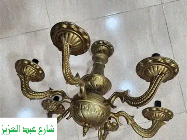 اباجورة للبيع: جديدة لم تُستعمل بحالة ممتازة | قطعة ديكور فاخرة لمنزلك