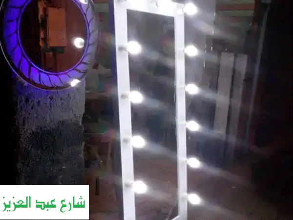 برواز خشب مضيء فاخر: مرايا بتصميمات مخصصة تضيء منزلك بأناقة - توصيل القاهرة والجيزة