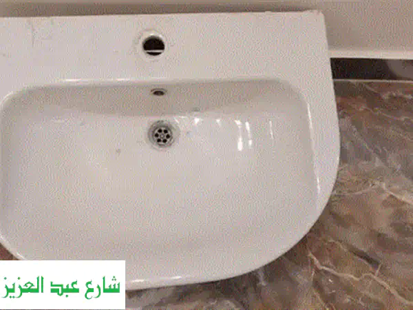 حوض كليوباترا أبيض فاخر (70x50 سم) بحالة ممتازة | وفر بذكاء!