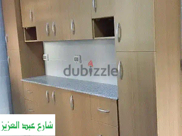 مطبخ مودرن أحلامك: تصميم راقٍ، جرانيت فاخر، ومقاوم للماء والرطوبة