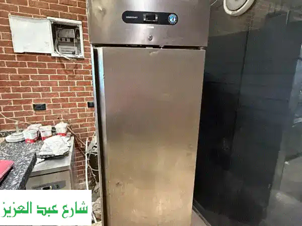 فرصة ذهبية: تجهيزات مقهى ومطعم إيطالية فاخرة للبيع | ماكينة إسبريسو، ثلاجات، مطاحن