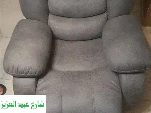 بار منزلي خشبي فاخر للبيع - تصميم أنيق وعملي بحالة ممتازة