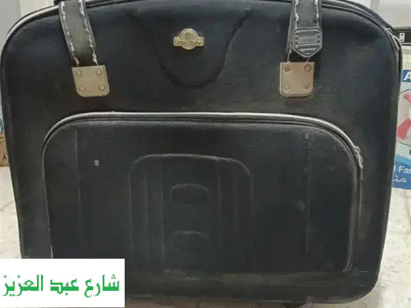 شنطة سفر مميزة: واسعة جداً، بحالة ممتازة، ومستعدة...