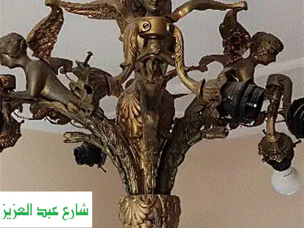 فرصة لا تُعوَّض: زوج نجف كريستال فخم للبيع - أضف لمسة الأناقة لمنزلك!