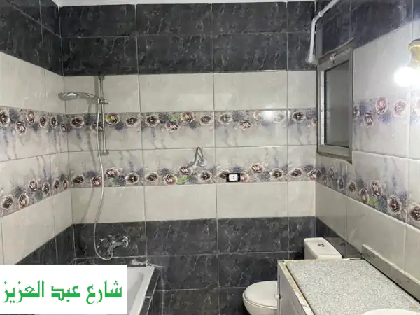 شقة للإيجار بمساكن شيراتون 140م | إداري وسكني | 3 غرف و2 حمام | موقع حيوي