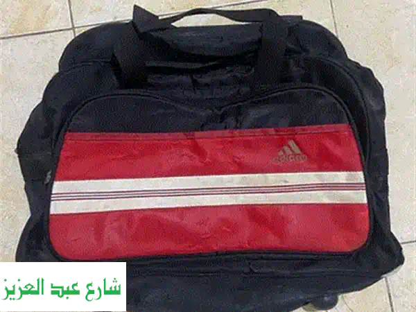 جاهز لرحلتك القادمة؟ شنط سفر جديدة ضد الصدمات بجميع الأحجام والألوان!