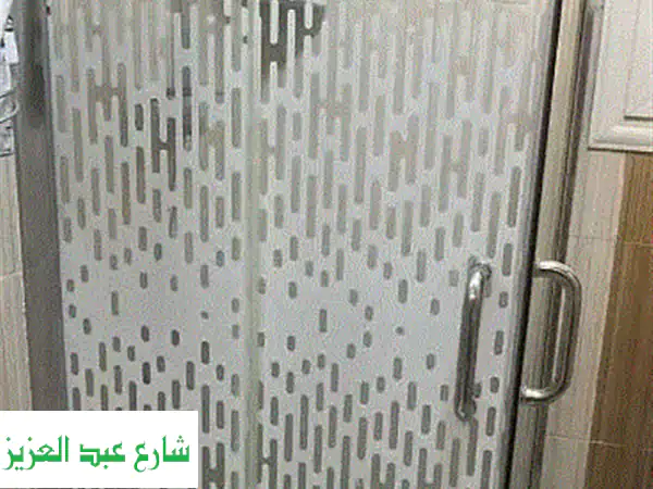 فرصة ذهبية! كابينة شاور زجاج سيكوريت 10مم مصنفر اسباني | حالة ممتازة فوق بانيو