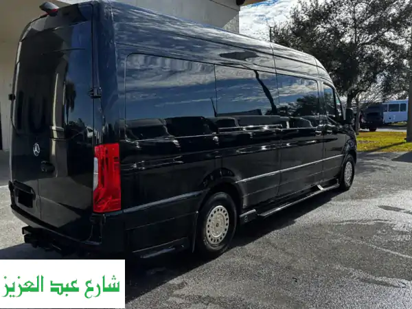 إيجار مرسيدس سبرنتر VIP بالسائق | فخامة النقل لرجال الأعمال والمطار