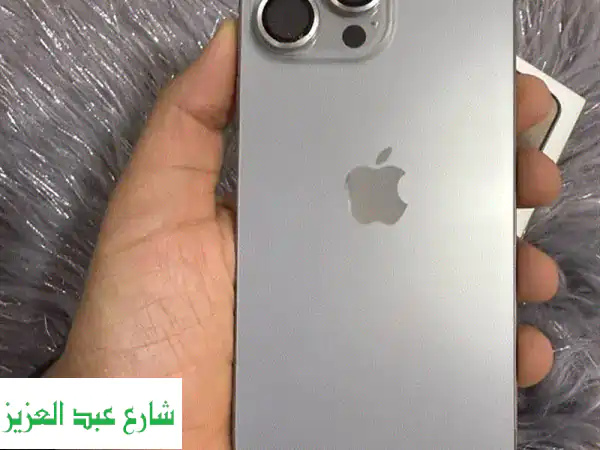 iPhone 15 Pro Max (نسخة ZA - خطين) بحالة ممتازة! ضمان حتى يناير 2025