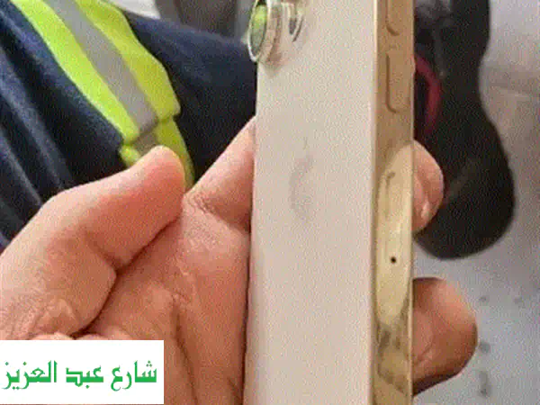 ايفون 15 pro زيروو مفيهوش خدش واحد بكل حجتو الاصليه بطاريه88٪؜