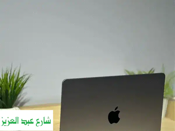 Macbook Air M2 (2022) - 8GB/512GB - بحالة ممتازة! بسعر لا يقاوم