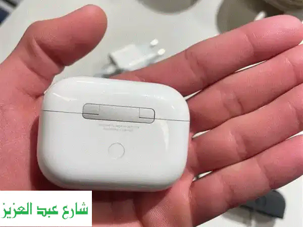 AirPods Pro (مستعملة بحالة ممتازة) - 5 أشهر فقط!...