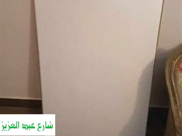 ترابيزة مكتب هندسي + مسطرة حرف T (حالة ممتازة! استعمال خفيف)