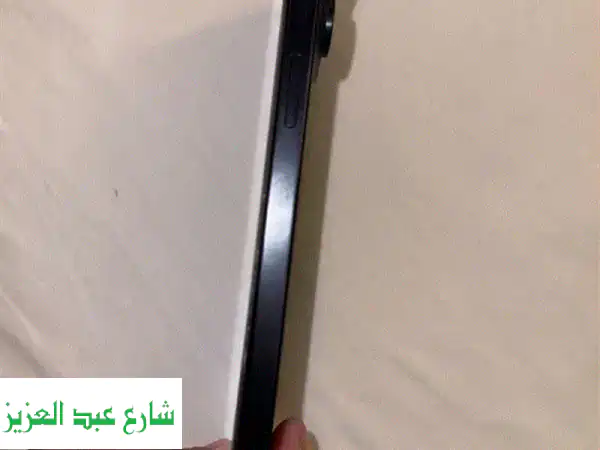 iPhone 15 (128 جيجا) - شاشة قابلة للتغيير (مكسورة، موضحة بالصور) - سعر مغرٍ!