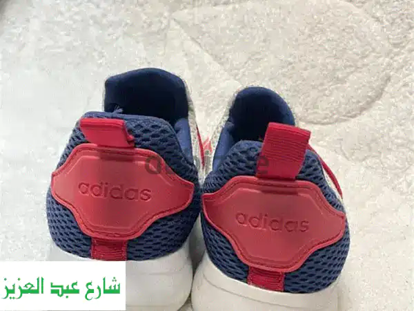 أحذية أديداس أصلية مقاس 34 - بحالة ممتازة! سعر لا يُفوّت 👟