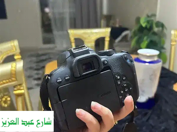 كاميرا Canon 800D بحالة ممتازة + هدايا! ✨