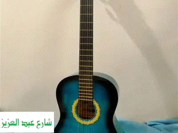 كمان كلاسيك فاخر: عزفٌ أنيقٌ يلامس الروح -  اشترِ الآن!