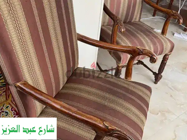 راحة فاخرة مع فوتايين خشب أنيقين - عرض خاص!