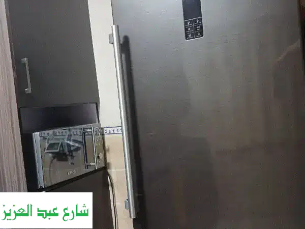 فريزر فريش سعة 7 أدراج - بحالة ممتازة! (فرصة رائعة)