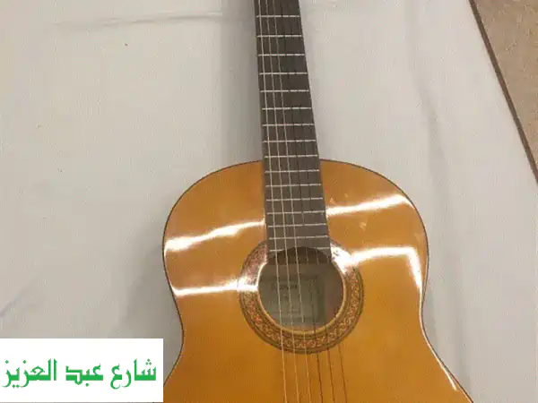جيتار ياماها C40 كلاسيكي - صوت رائع، حالة ممتازة! 🎸