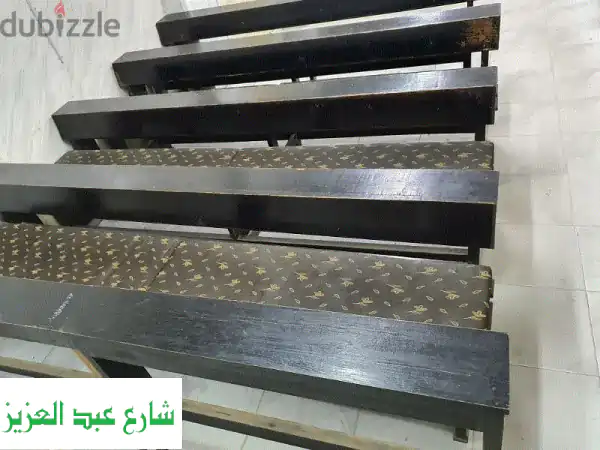 ديسكات مركز تعليمي متدرجة الارتفاع - 42 ديسك...