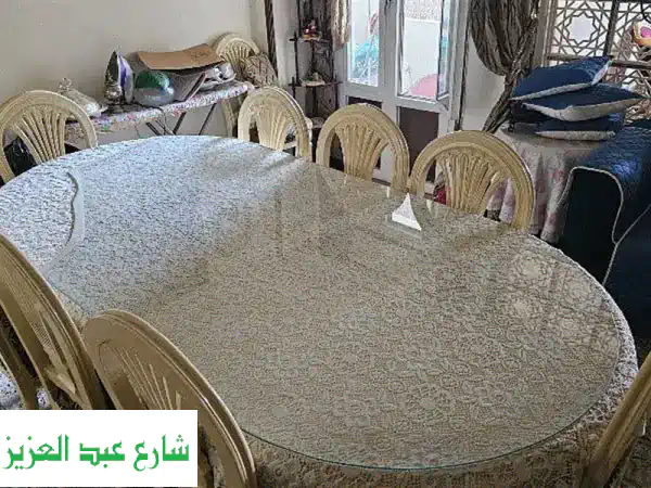 سفرة أنيقة مع 10 كراسي + نيش - فرصة لا تُفوّت!