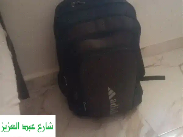 شنطة سفر أديداس كبيرة مقاومة للماء - سفرك بأمان وراحة!