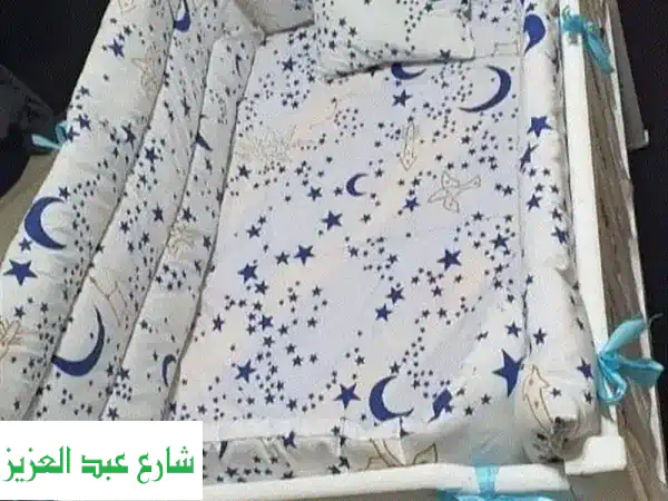 سرير أطفال كامل ومُريح مع جميع الملحقات - توصيل...