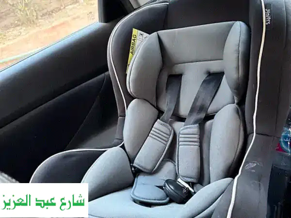 مقعد سيارة أطفال JUNIOR - بحالة ممتازة! (مستعمل ٤ أشهر فقط)
