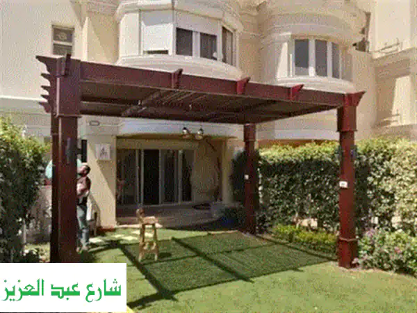 تنده وبرجولات خشب سويدي فاخرة: ابتكر ملاذك الخاص!