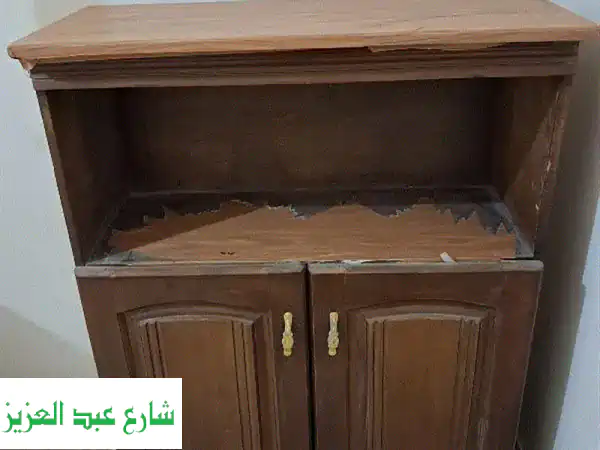 ثلاث قطع مميزة للبيع: مطبخ رخامي فاخر، تسريحة...