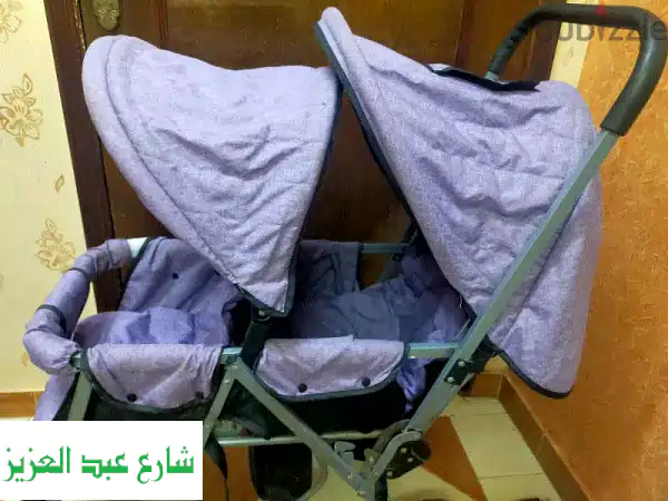 عربة أطفال توأم - بحالة ممتازة! استعمال خفيف جداً