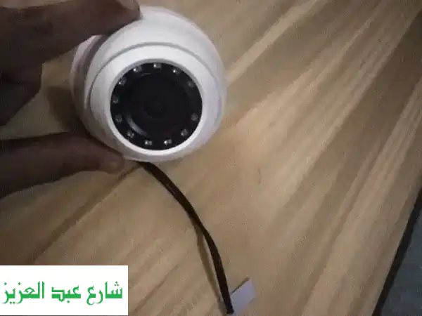 كاميرات مراقبة منزلية ذكية: حماية عائلتك بلمسة إنسانية