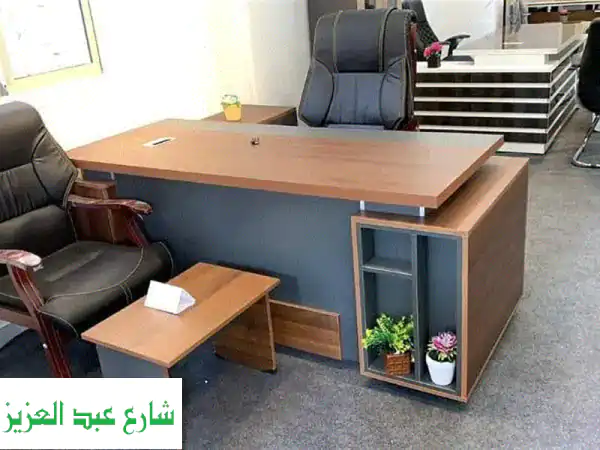مكتب مدير فاخر مستورد - تصميم عصري ومساحة رحبة!