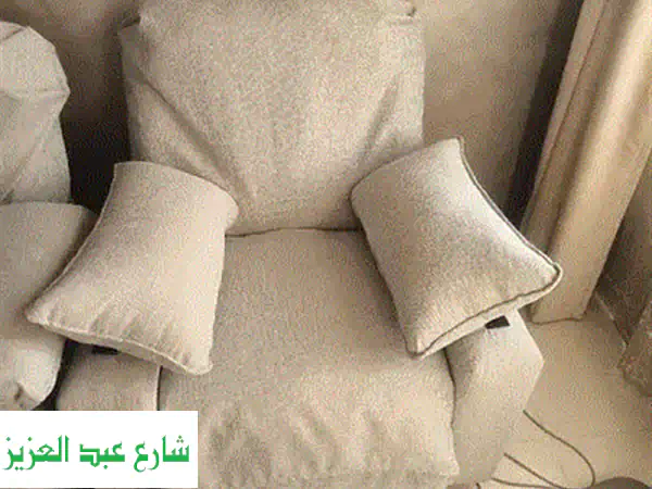 راحة فاخرة بلمسة عصرية: انتريه مودرن فاخر بسعة كبيرة!