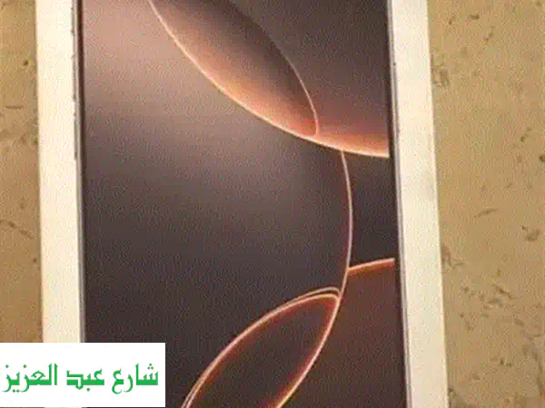 آيفون 15 برو ماكس بحالة ممتازة -  بطارية 92% -  نسخة الشرق الأوسط!