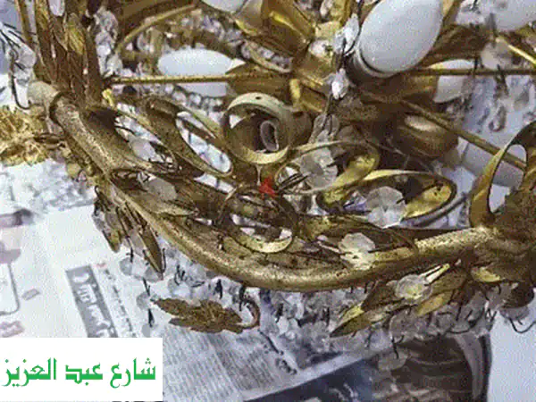 3 نجف كريستال أنيقة للبيع - ضوء ساطع لمنزلك!