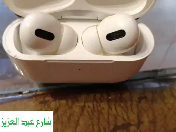 AirPods 2 (أمريكي الصنع) بحالة ممتازة! سعر لا يُصدق!