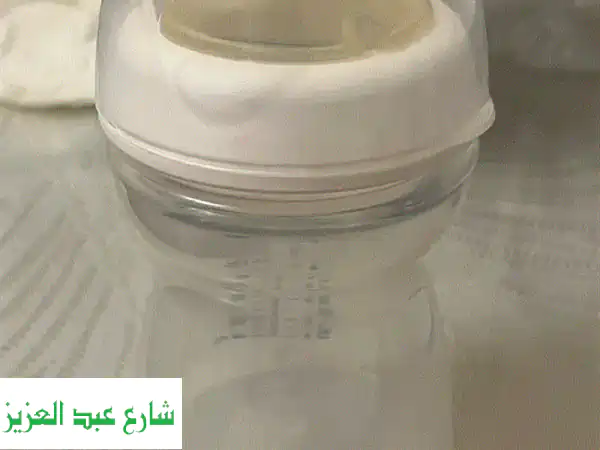 رضاعة يدوية شيكو + زجاجة رضاعة طبيعية - بحالة ممتازة!  (سعر مميز)